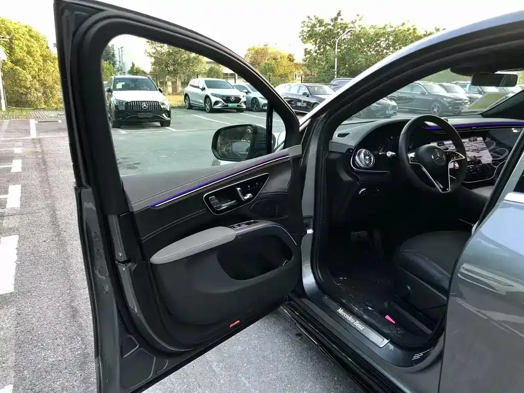 Mercedes-Benz EQS SUV — фото 4