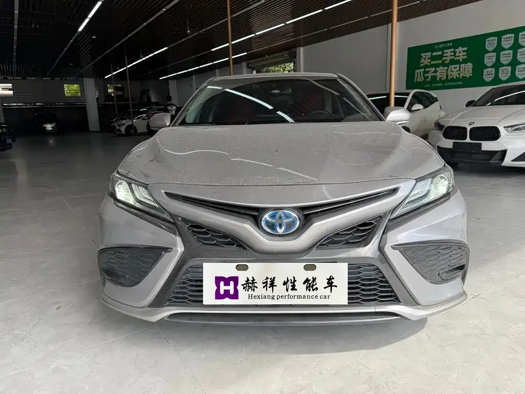Toyota Camry — фото 5