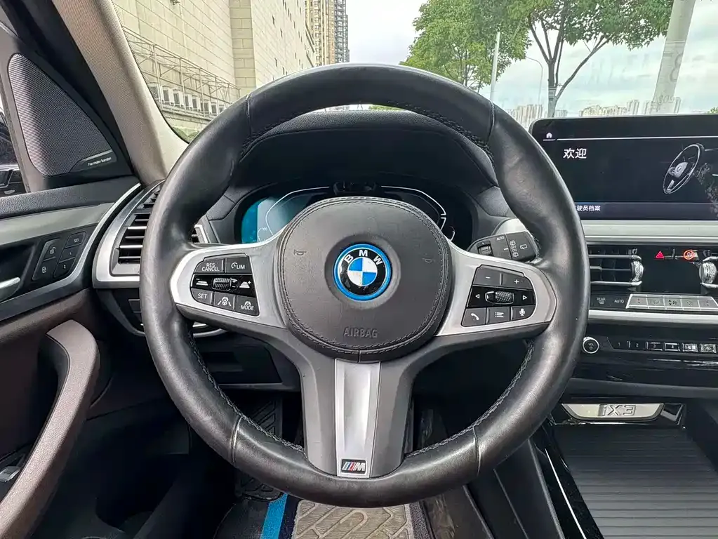 BMW iX3 — фото 5