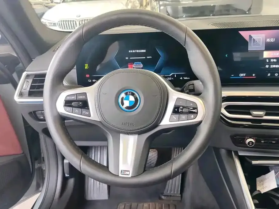 BMW i4 — фото 10