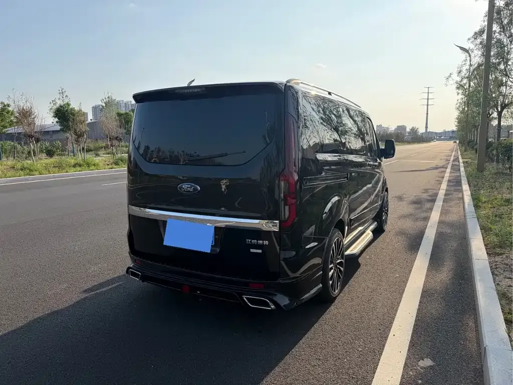 Ford Tourneo — фото 5