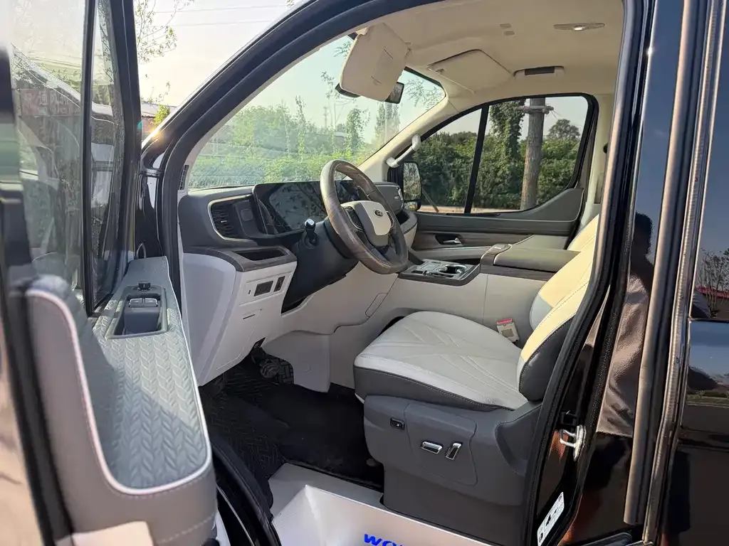 Ford Tourneo — фото 4