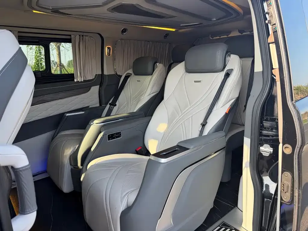 Ford Tourneo — фото 9