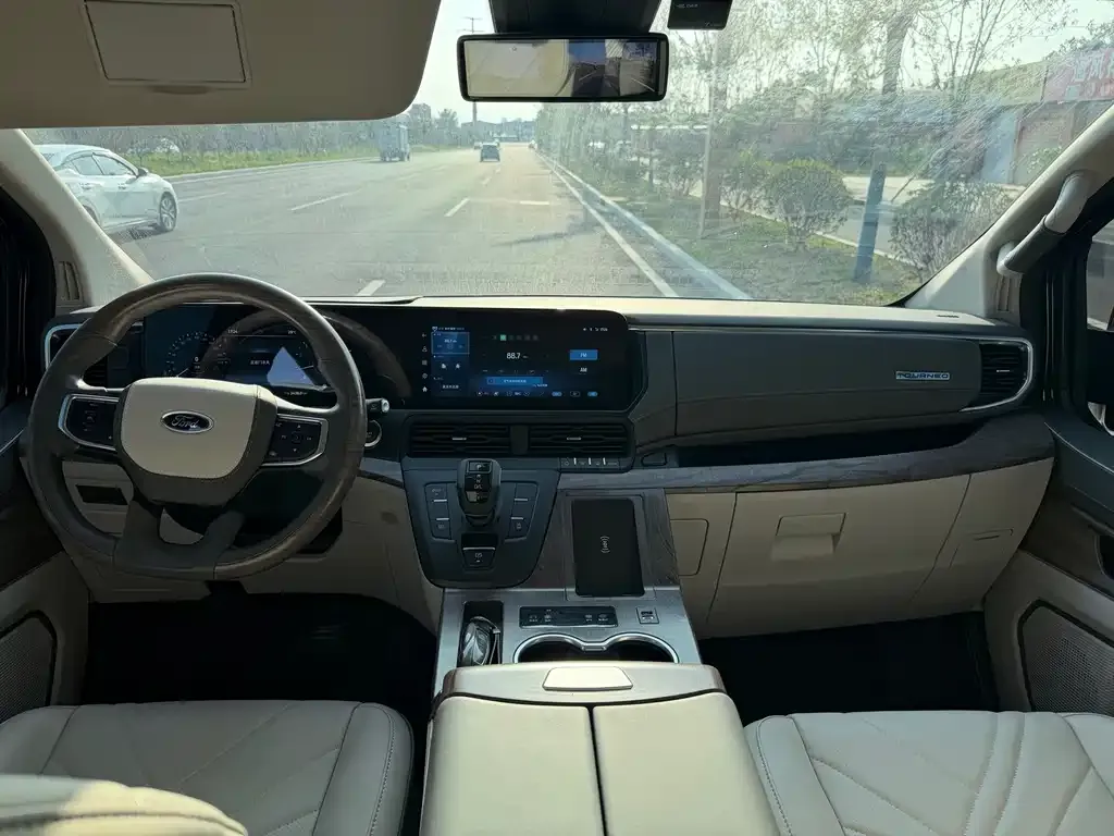 Ford Tourneo — фото 2