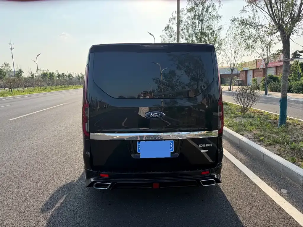 Ford Tourneo — фото 10