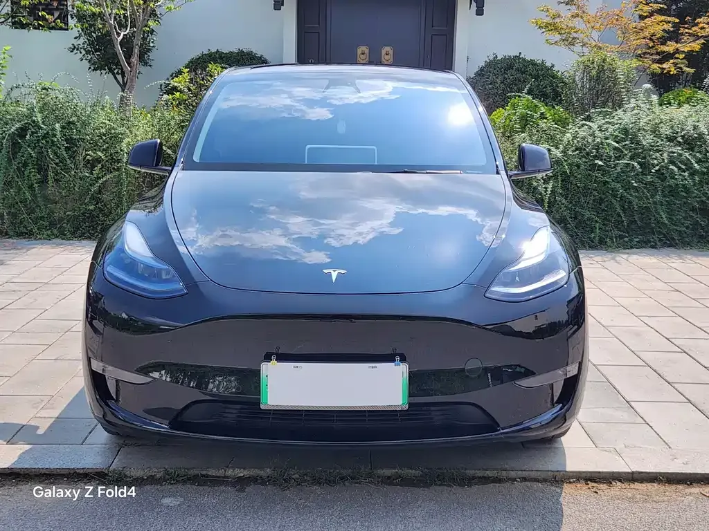 Tesla Model Y — фото 10