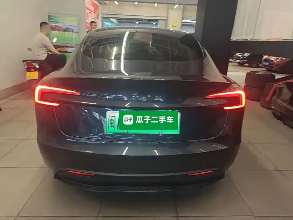 Tesla Model 3 — фото 5