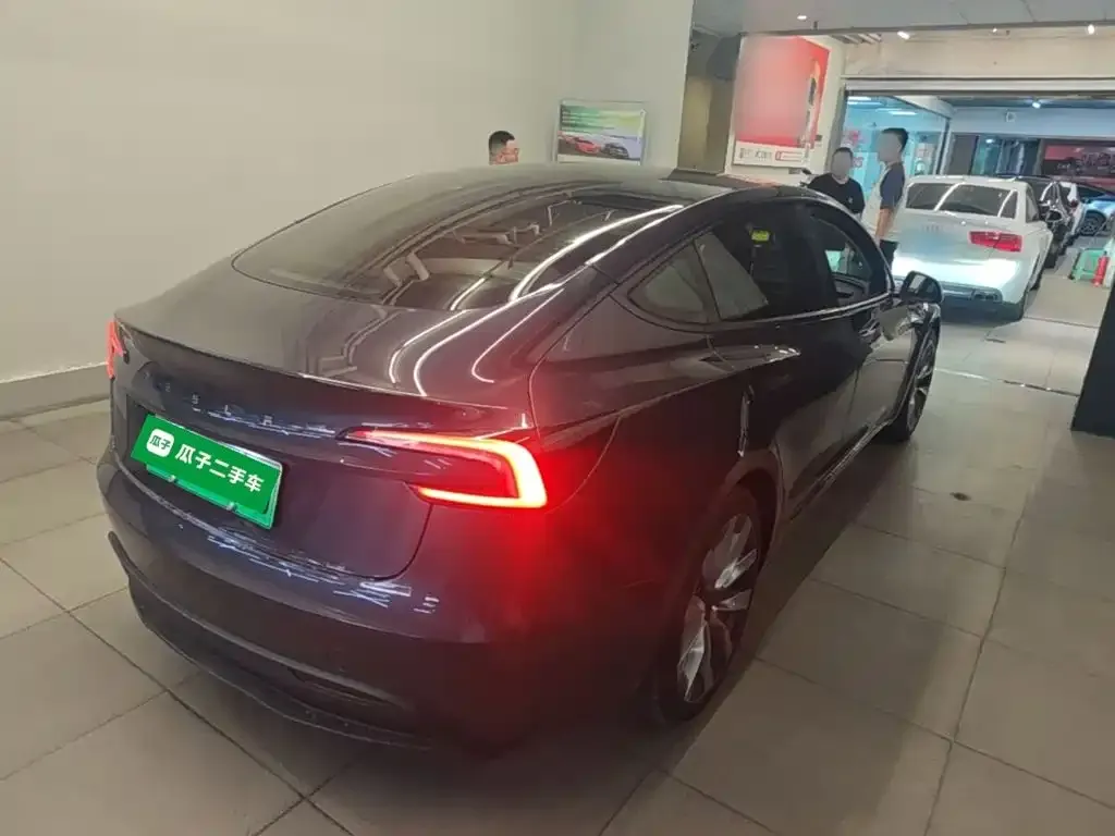 Tesla Model 3 — фото 9