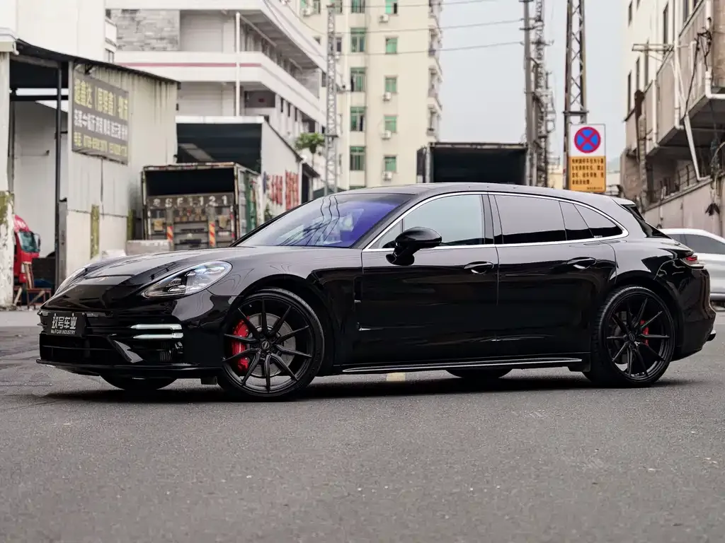 Porsche Panamera — фото 1