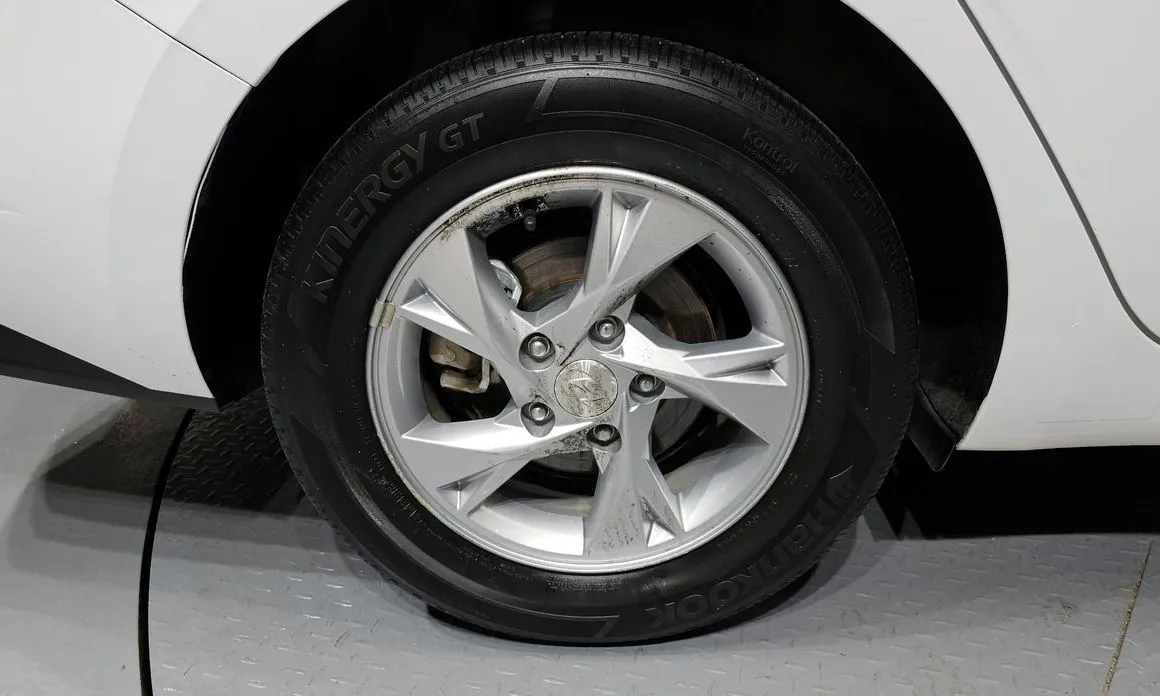 Hyundai AVANTE — фото 9