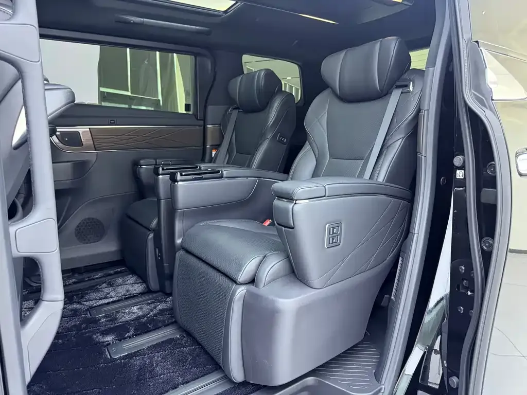 Toyota Alphard — фото 3