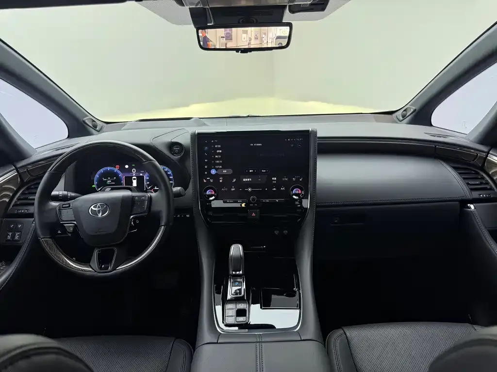 Toyota Alphard — фото 5