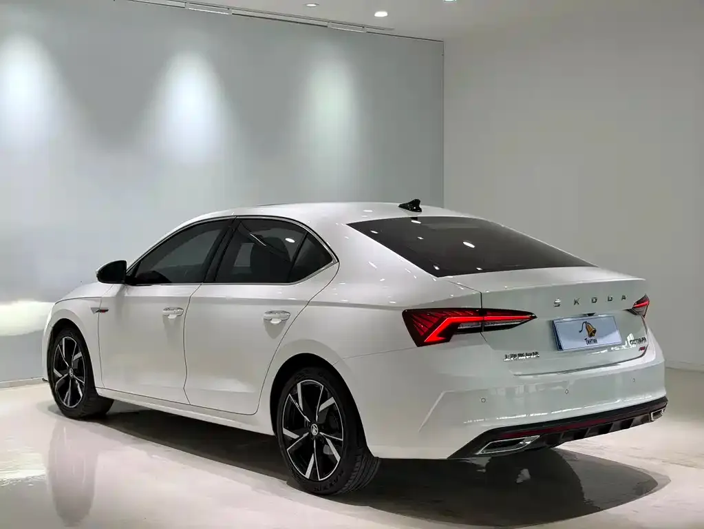 Skoda Octavia — фото 2