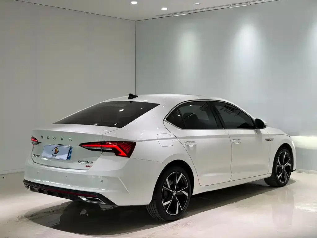 Skoda Octavia — фото 6