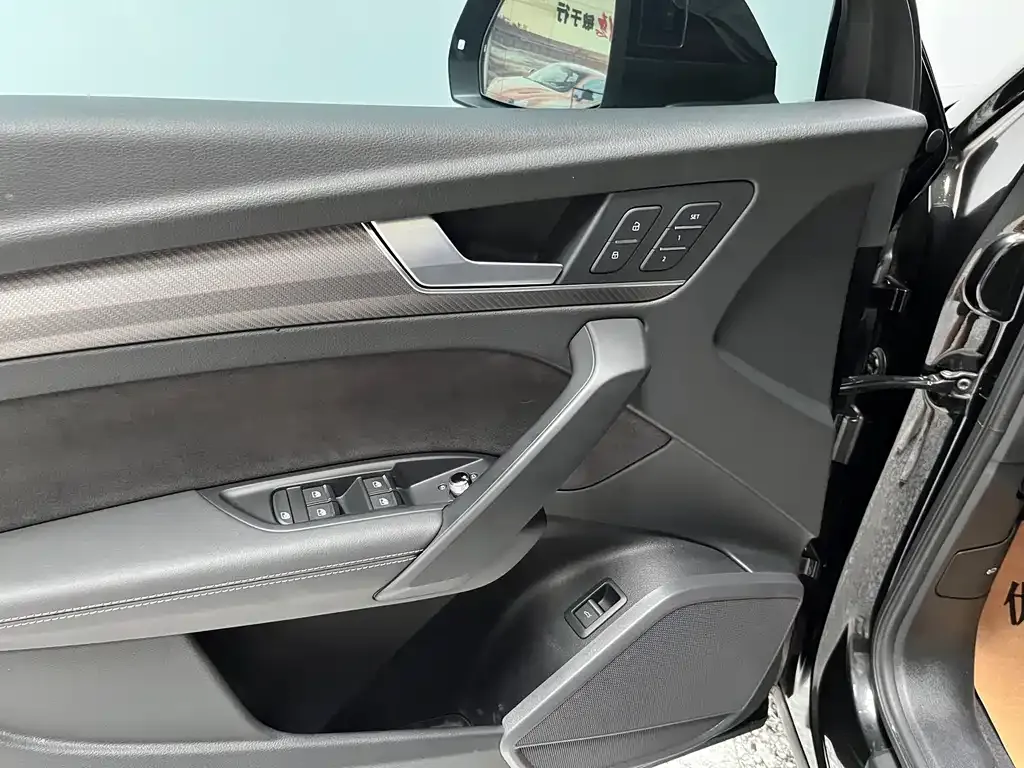 Audi Q5L Sportback — фото 3