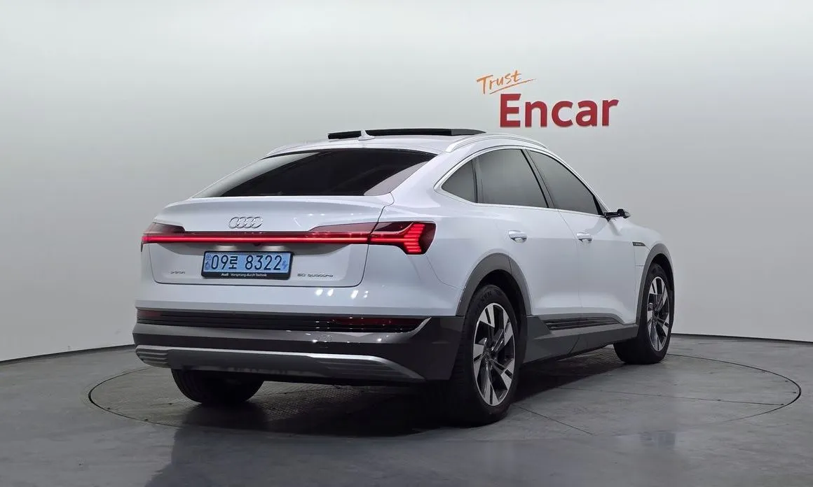Audi e-tron — фото 4