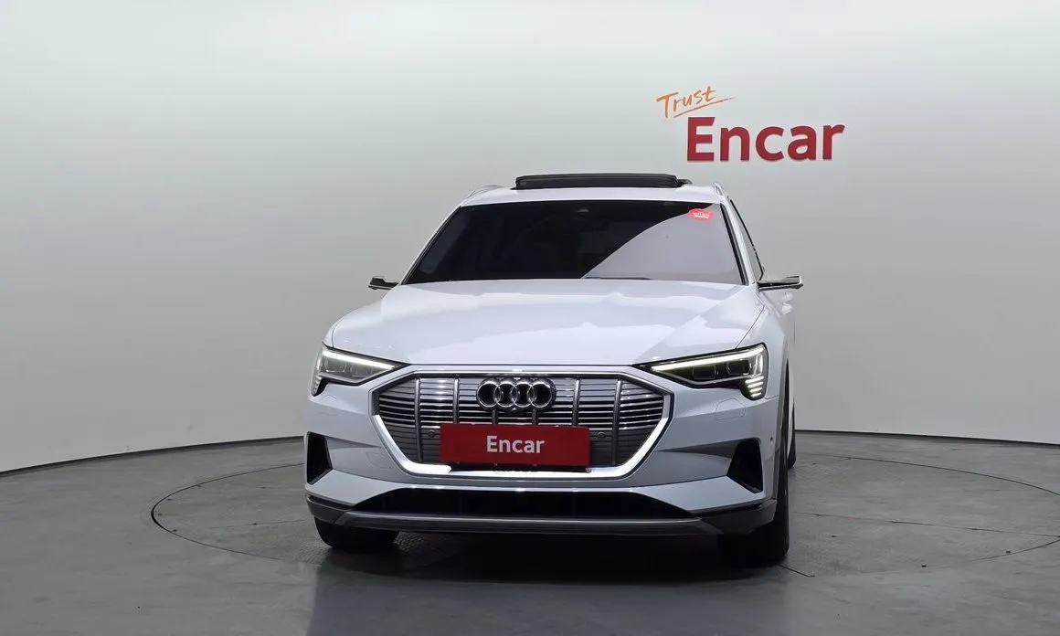 Audi e-tron — фото 2