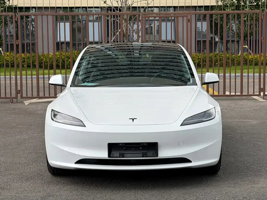 Tesla Model 3 — фото 3