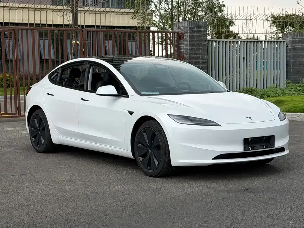 Tesla Model 3 — фото 9