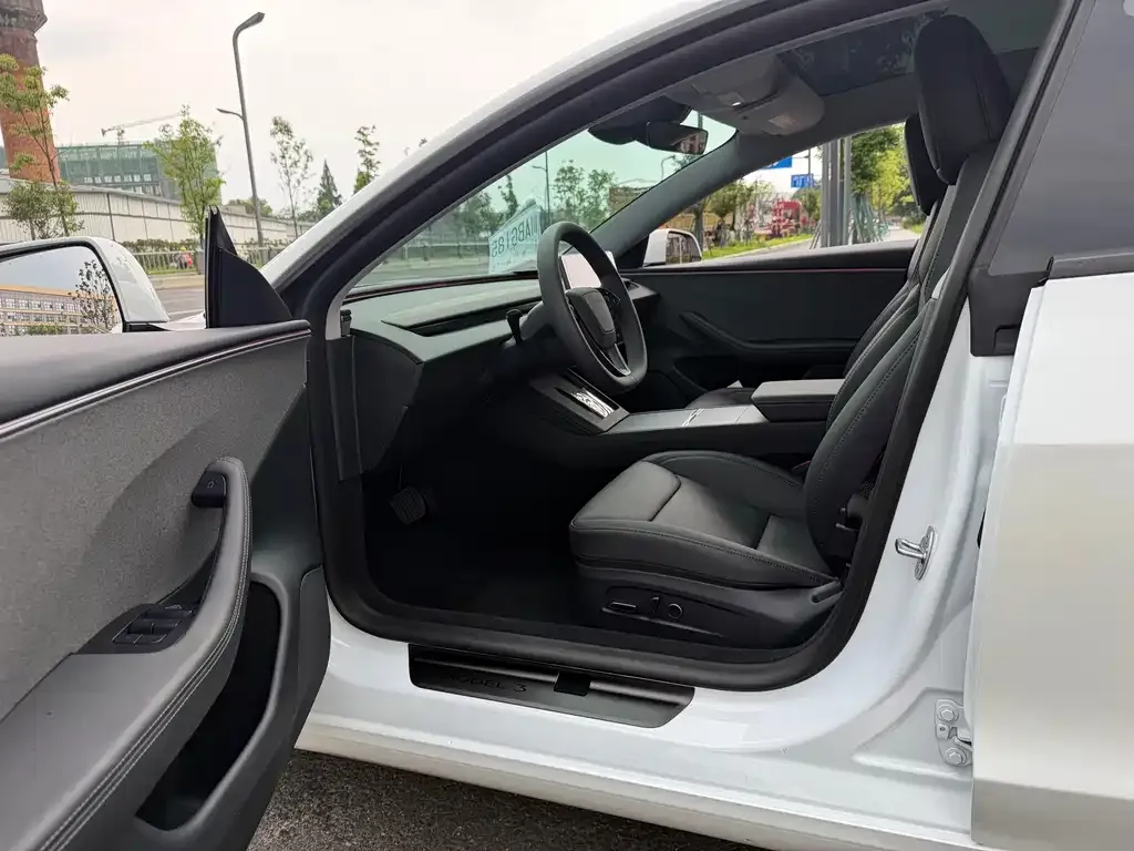 Tesla Model 3 — фото 4