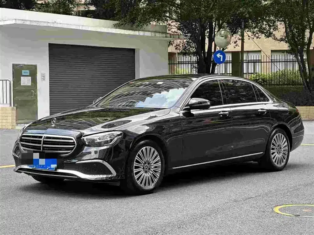 Mercedes-Benz E-Class — фото 9