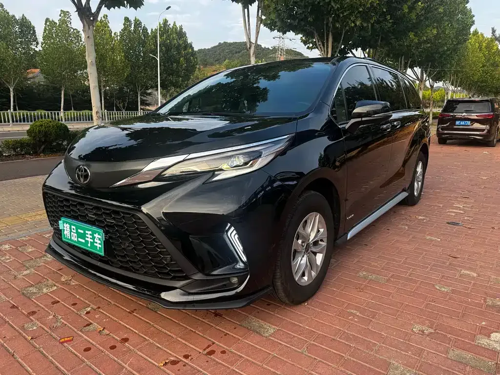 Toyota Granvia — фото 1