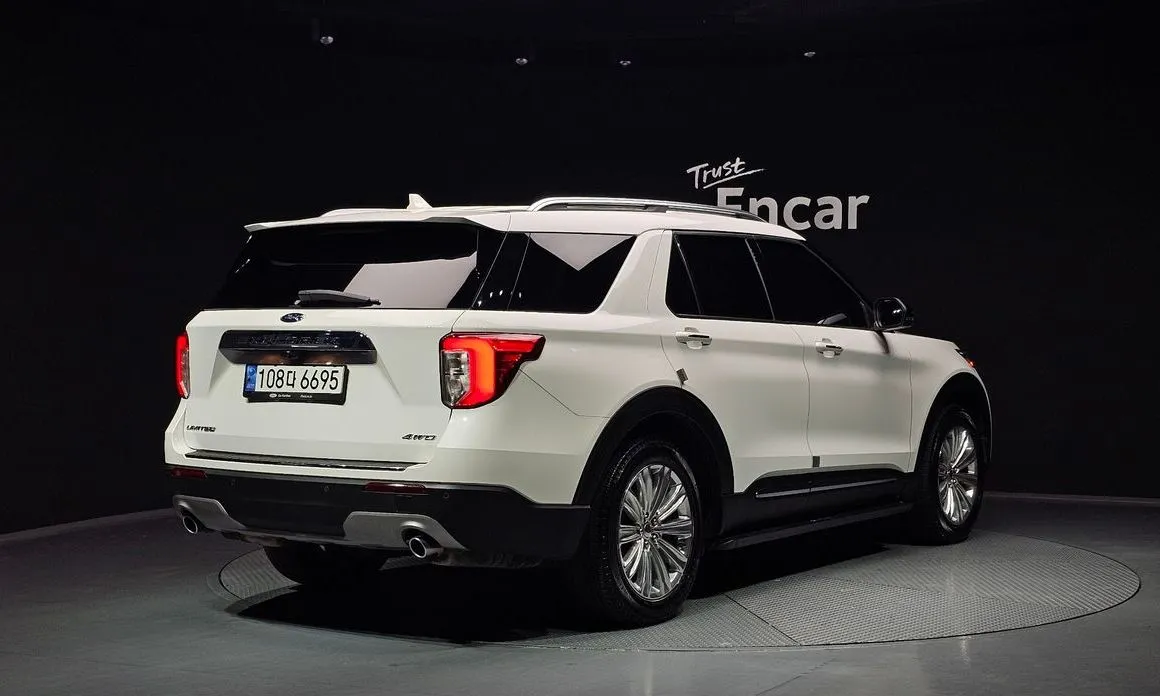 Ford Explorer — фото 8