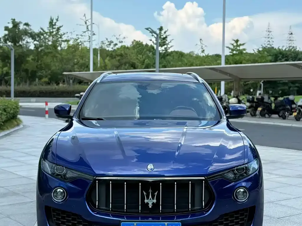 Maserati Levante — фото 1