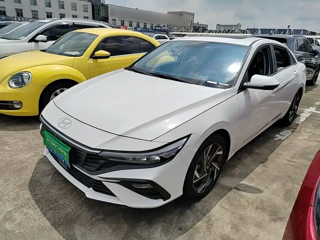 Hyundai Elantra — фото 3