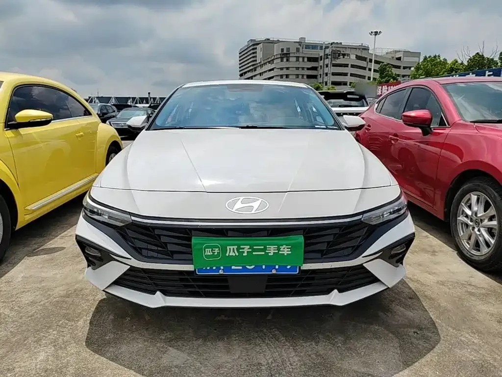 Hyundai Elantra — фото 8