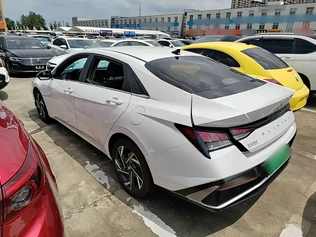 Hyundai Elantra — фото 5