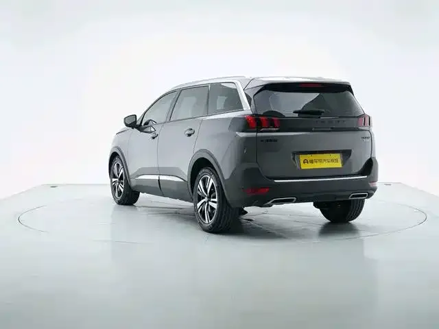 Peugeot 5008 — фото 10