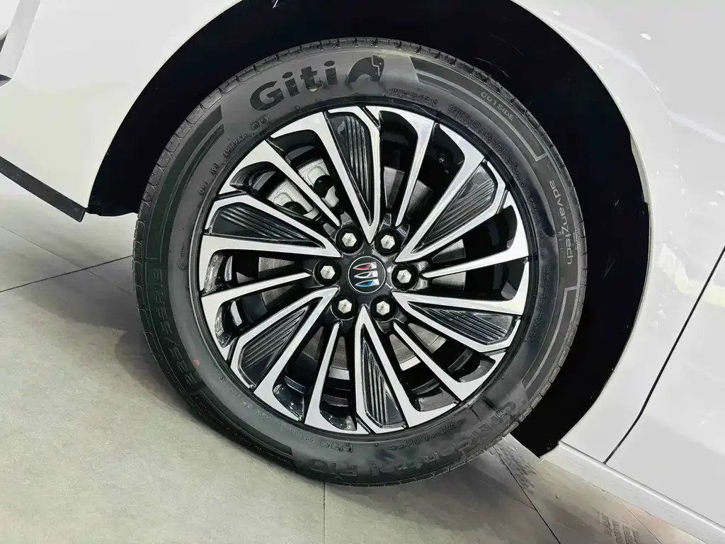 Buick GL8 Hybrid — фото 9