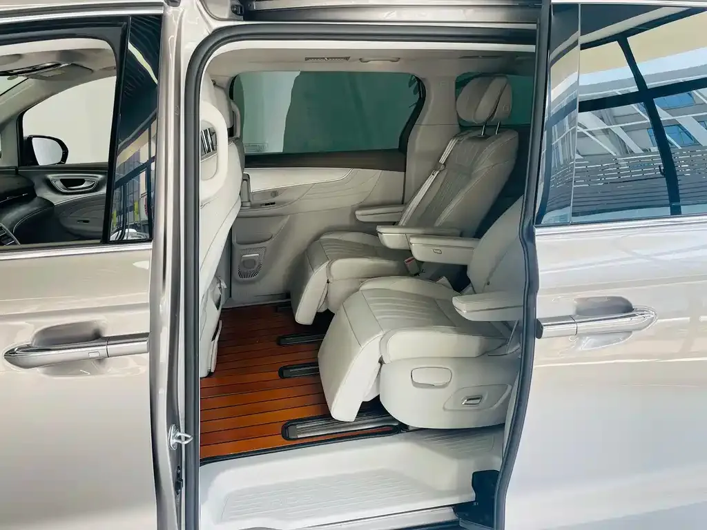Roewe iMAX8 — фото 3