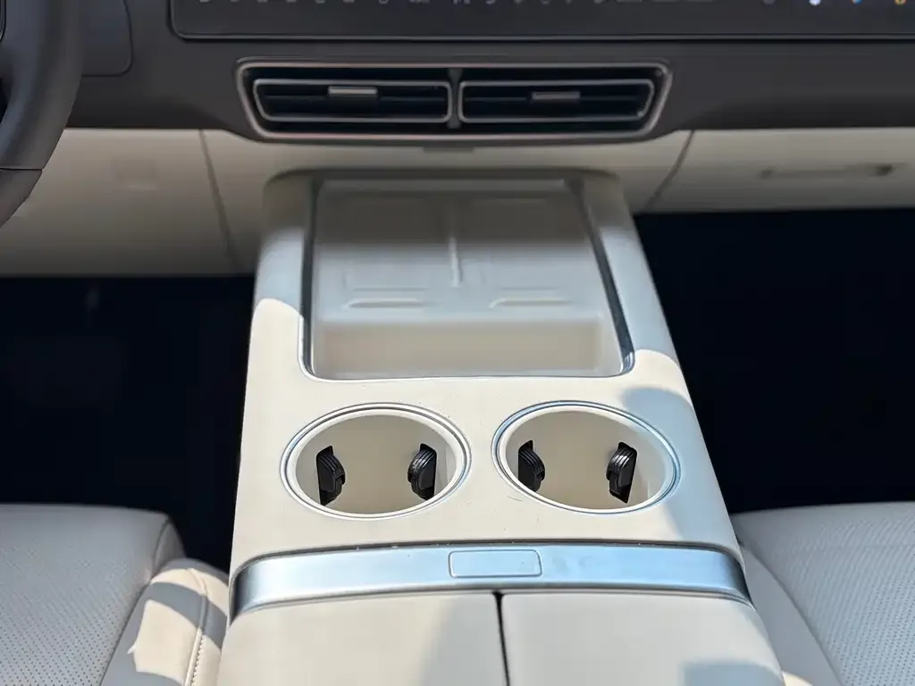 Li Auto MEGA — фото 2