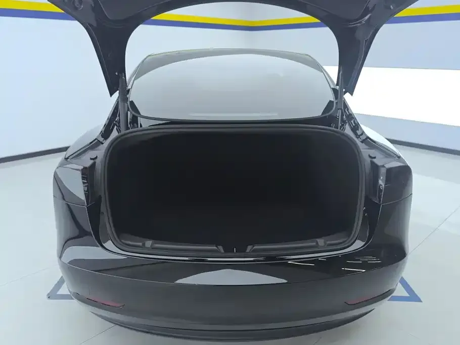 Tesla Model 3 — фото 10