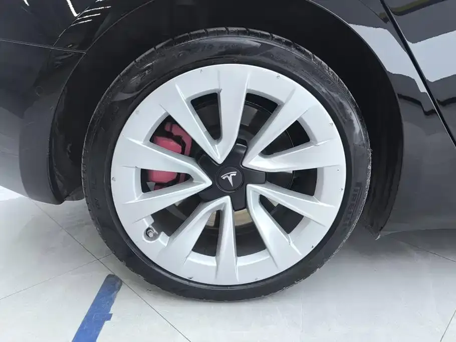 Tesla Model 3 — фото 5