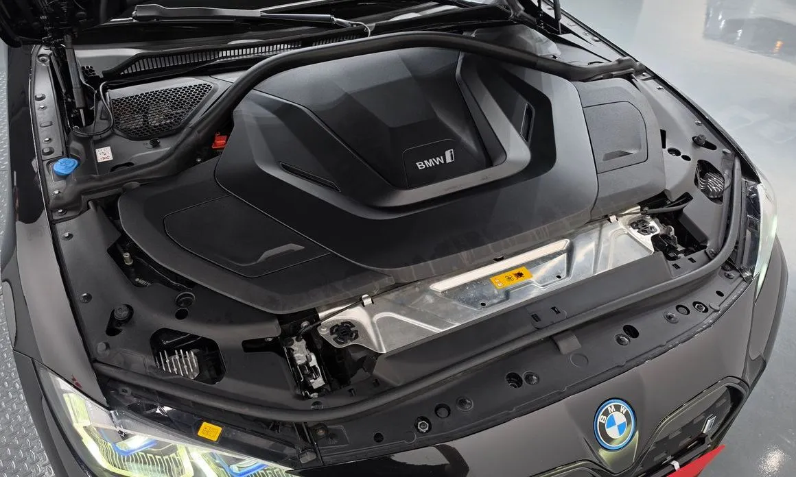 BMW i4 — фото 8