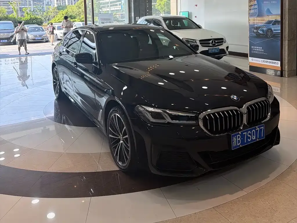 BMW 5 Series — фото 1