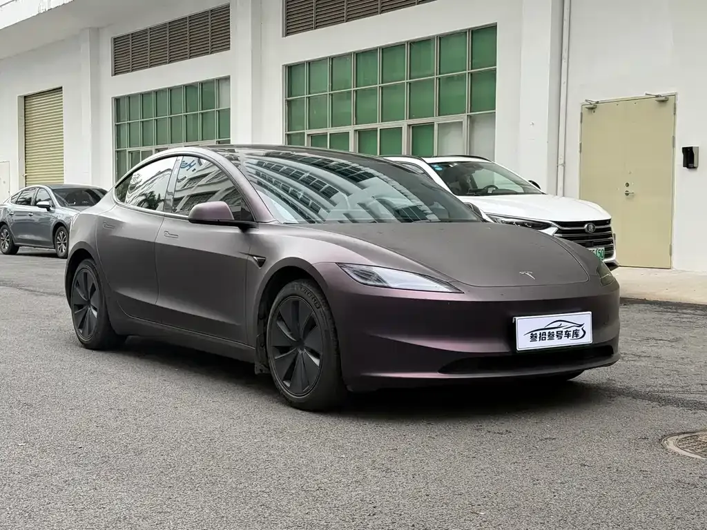 Tesla Model 3 — фото 1