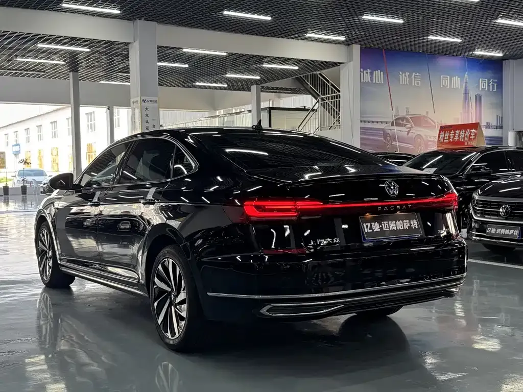 Volkswagen Passat — фото 10
