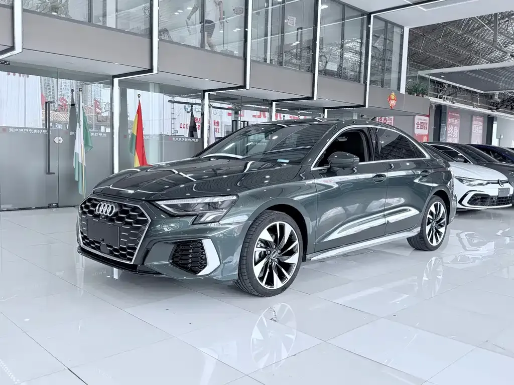 Audi A3 — фото 1