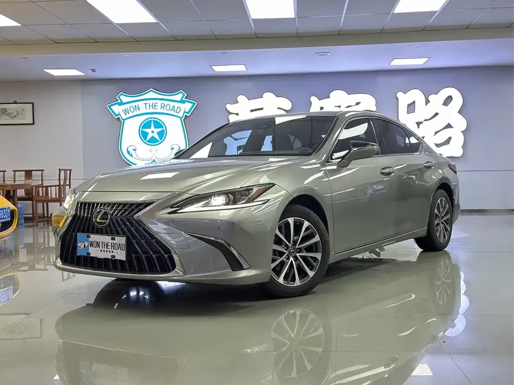 Lexus ES — фото 1