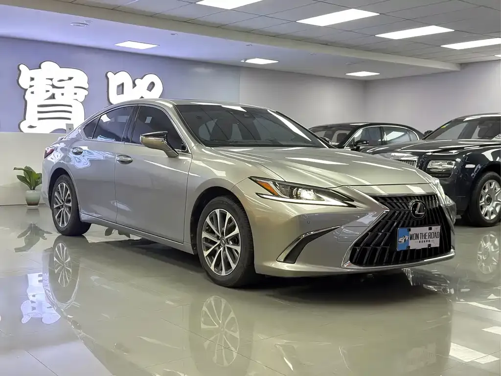 Lexus ES — фото 4