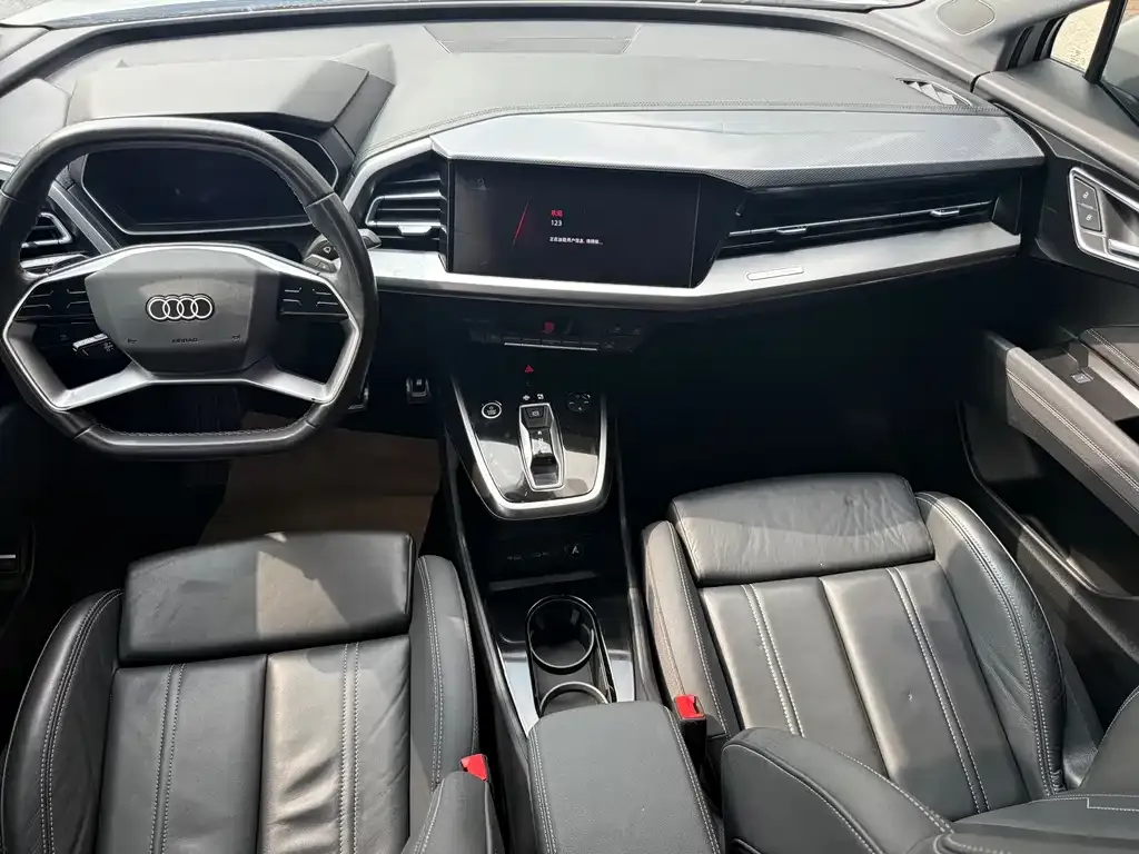 Audi Q4 e-tron — фото 4