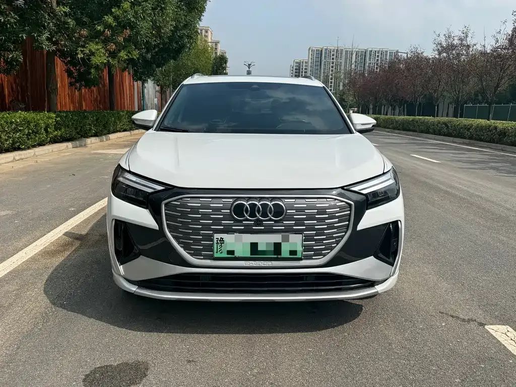 Audi Q4 e-tron — фото 8