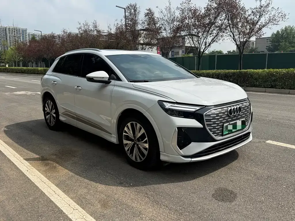Audi Q4 e-tron — фото 10
