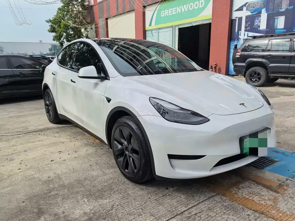 Tesla Model Y — фото 8