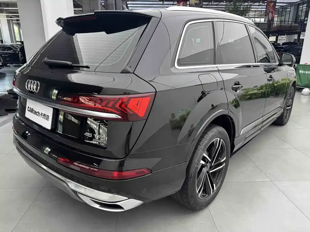 Audi Q7 — фото 10