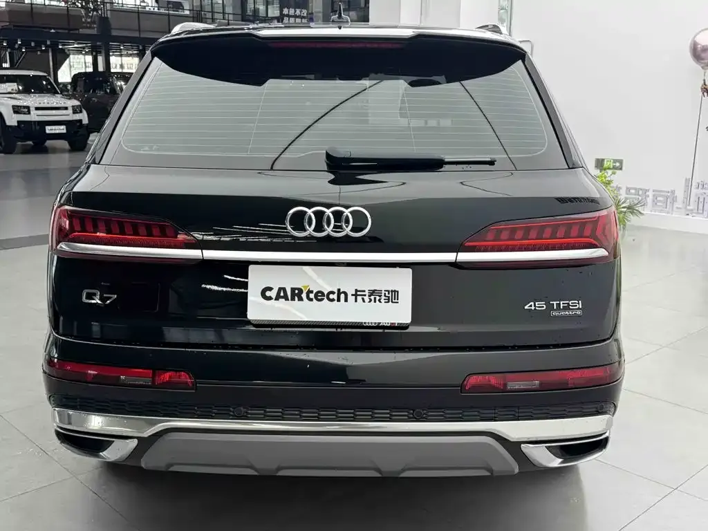 Audi Q7 — фото 7